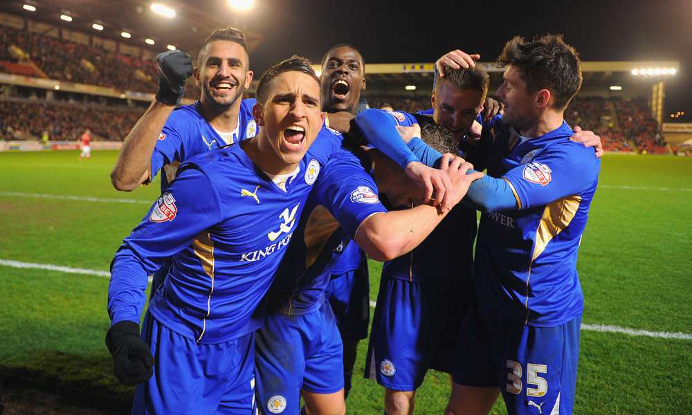 年捧起首屆 年捧起首屆